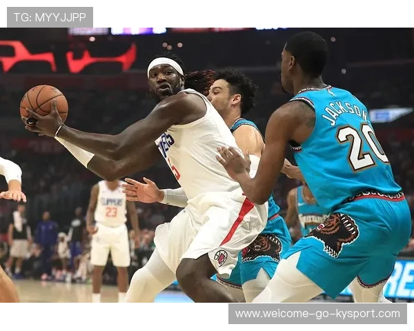 防守精准，攻守转换紧张刺激，防守时怎样造进攻犯规