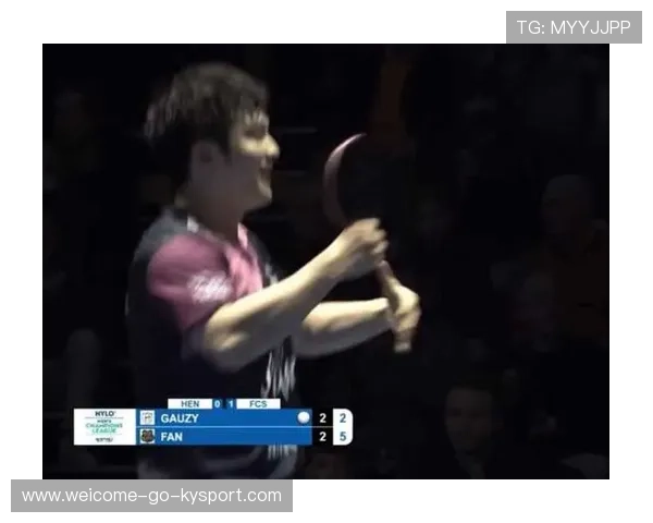 樊振东赛后合影趣闻，多特蒙德教练难掩兴奋，樊振东vs西蒙高茨视频