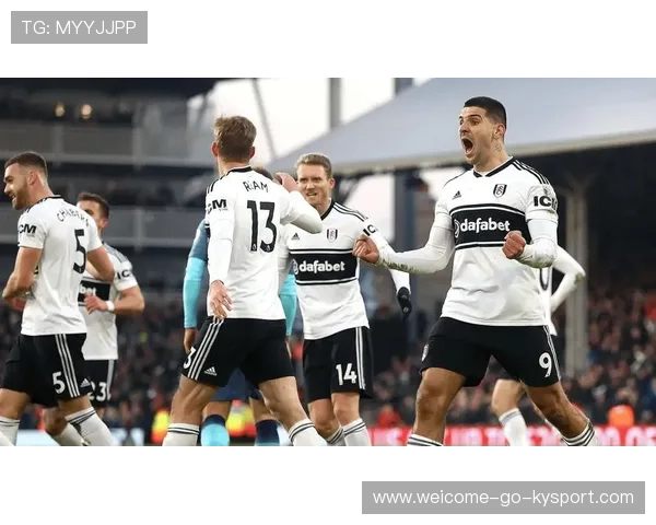 曼联全员备战，争四大战前夕，热刺迎来挑战